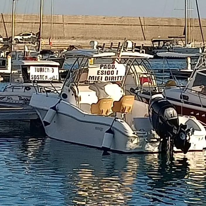 Roccella, esplode la rabbia dei diportisti che denunciano accessi indiscriminati:\u00A0«Furti e barche danneggiate»\n