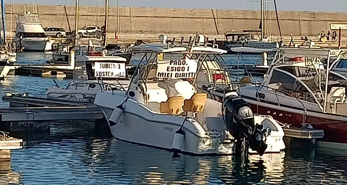 Roccella, esplode la rabbia dei diportisti che denunciano accessi indiscriminati:\u00A0«Furti e barche danneggiate»\n