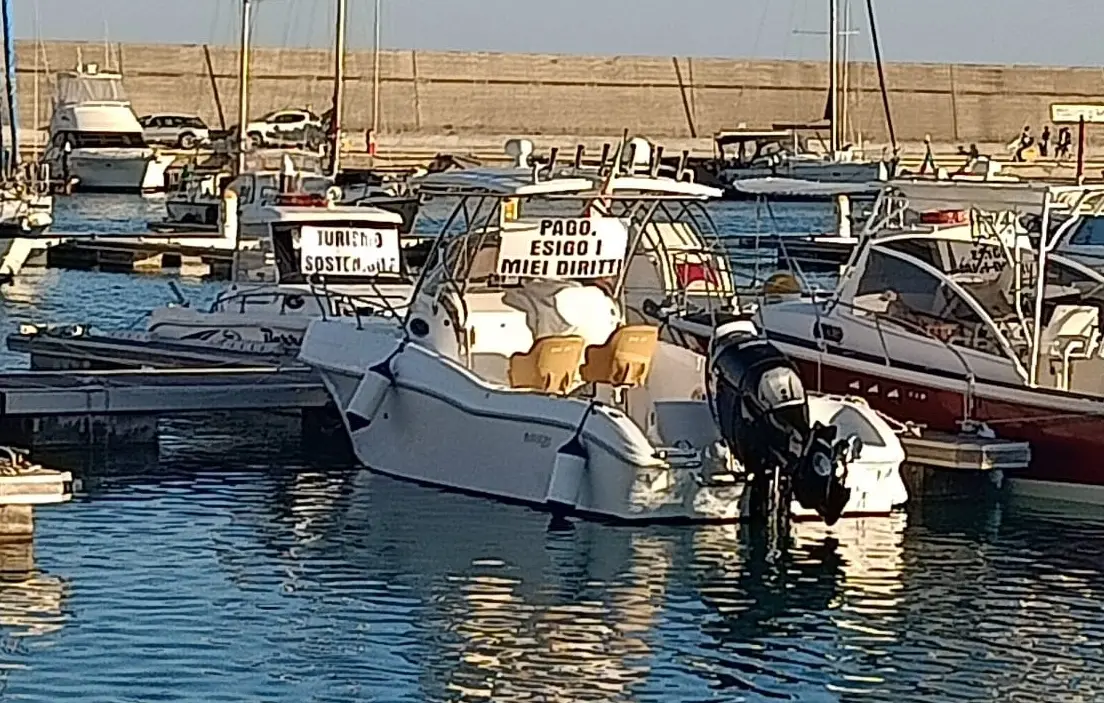 Roccella, esplode la rabbia dei diportisti che denunciano accessi indiscriminati:\u00A0«Furti e barche danneggiate»\n