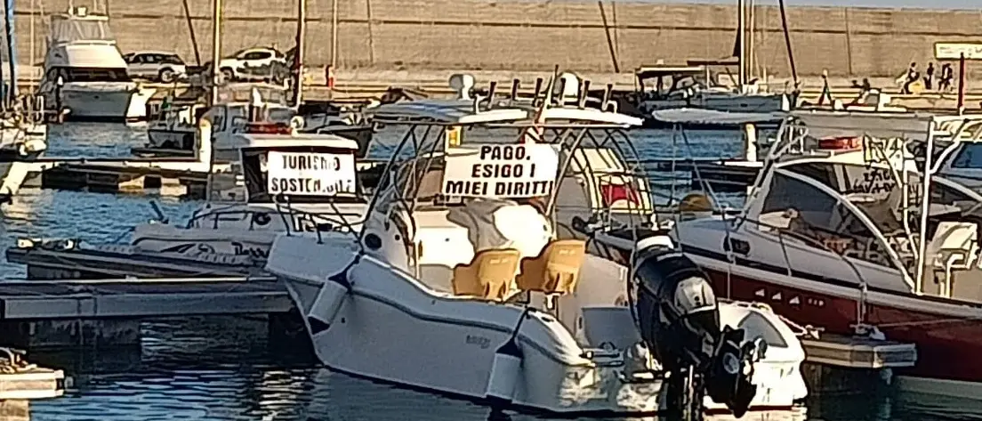 Roccella, esplode la rabbia dei diportisti che denunciano accessi indiscriminati:\u00A0«Furti e barche danneggiate»\n