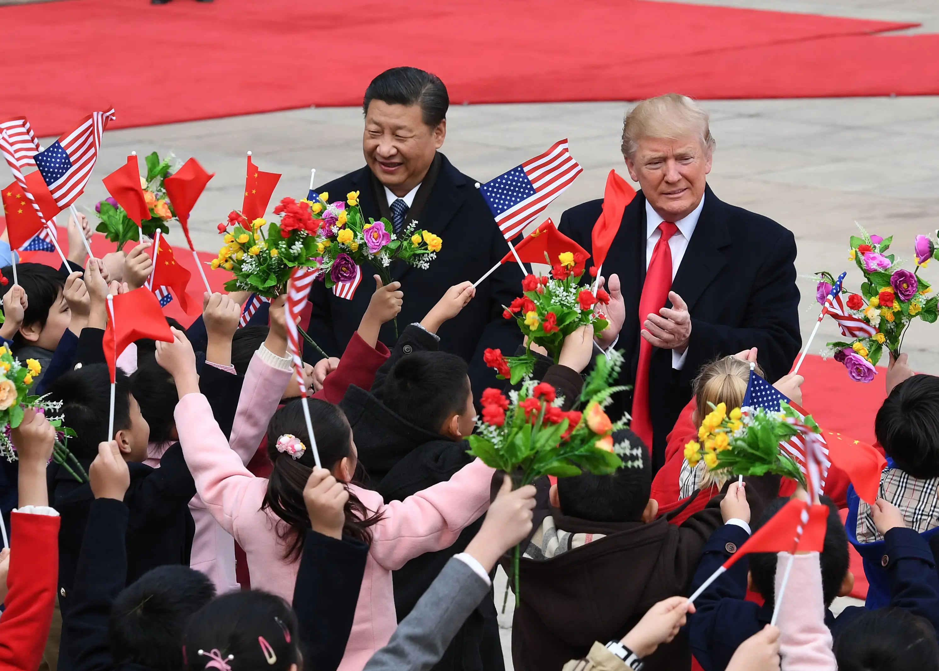 Telefonata tra Xi e Trump, il leader cinese avvisa il tycoon sui dazi: «Eliminare interferenze e sabotaggi»\n