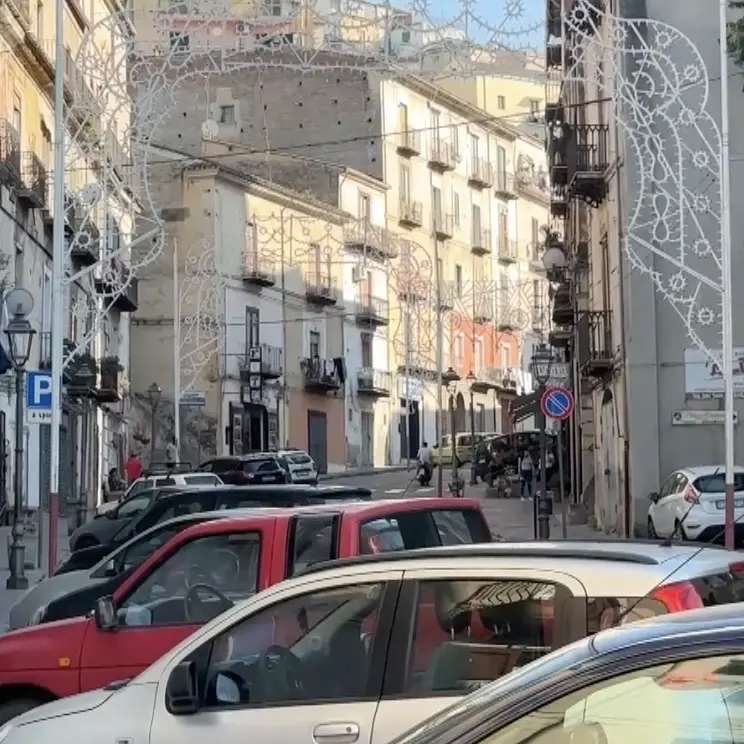 Corigliano, aprono un negozio nel centro storico\u00A0ma arriva la mazzata: «Una multa da 5200 euro è come una condanna»\n