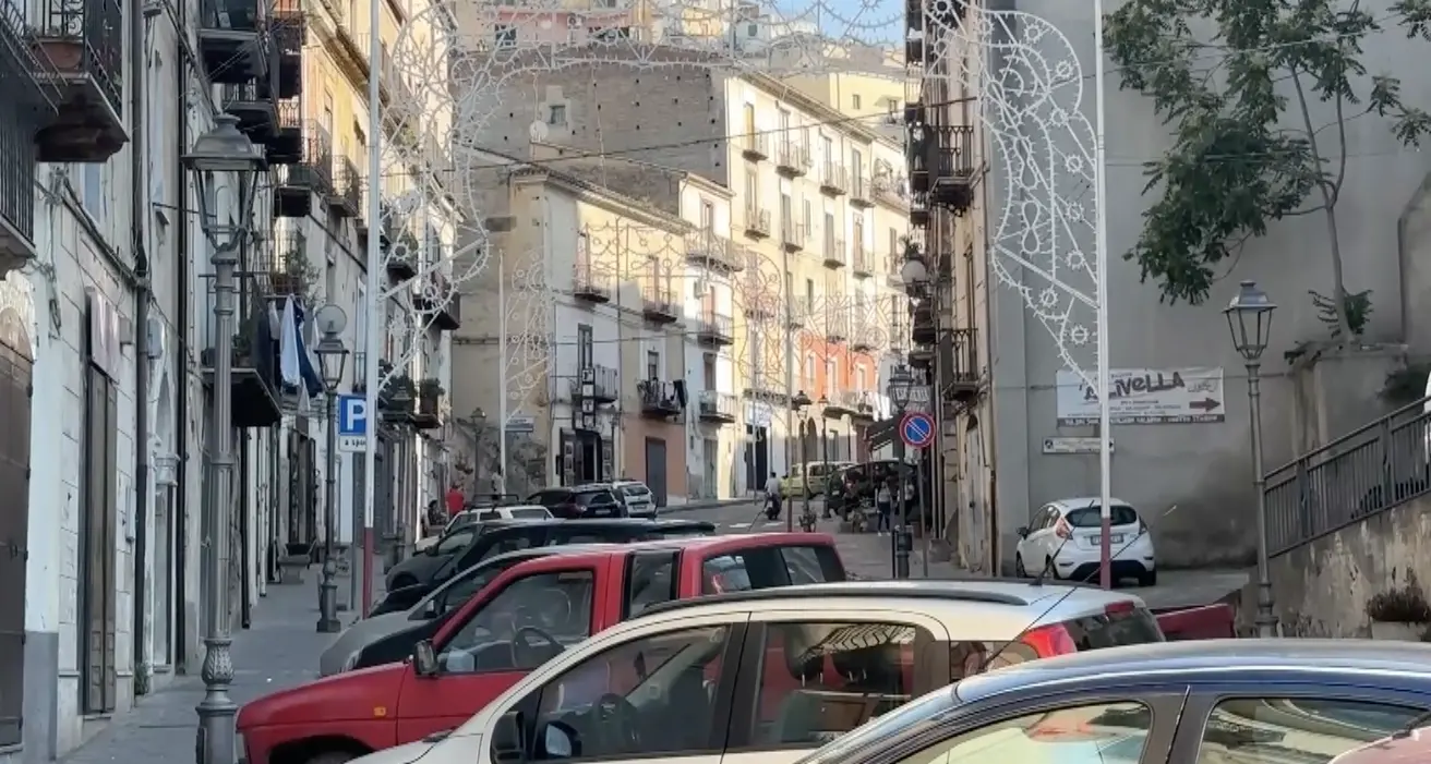 Corigliano, aprono un negozio nel centro storico\u00A0ma arriva la mazzata: «Una multa da 5200 euro è come una condanna»\n