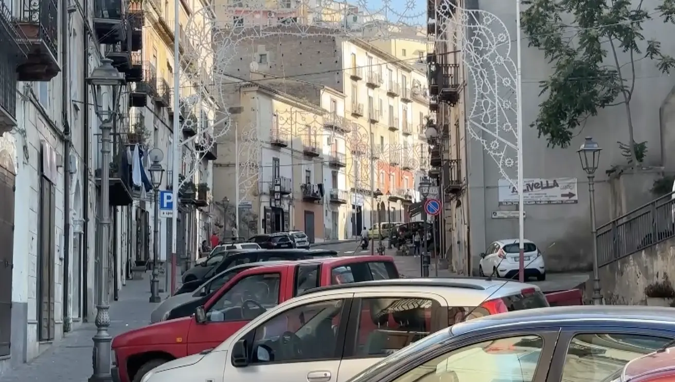 Corigliano, aprono un negozio nel centro storico\u00A0ma arriva la mazzata: «Una multa da 5200 euro è come una condanna»\n