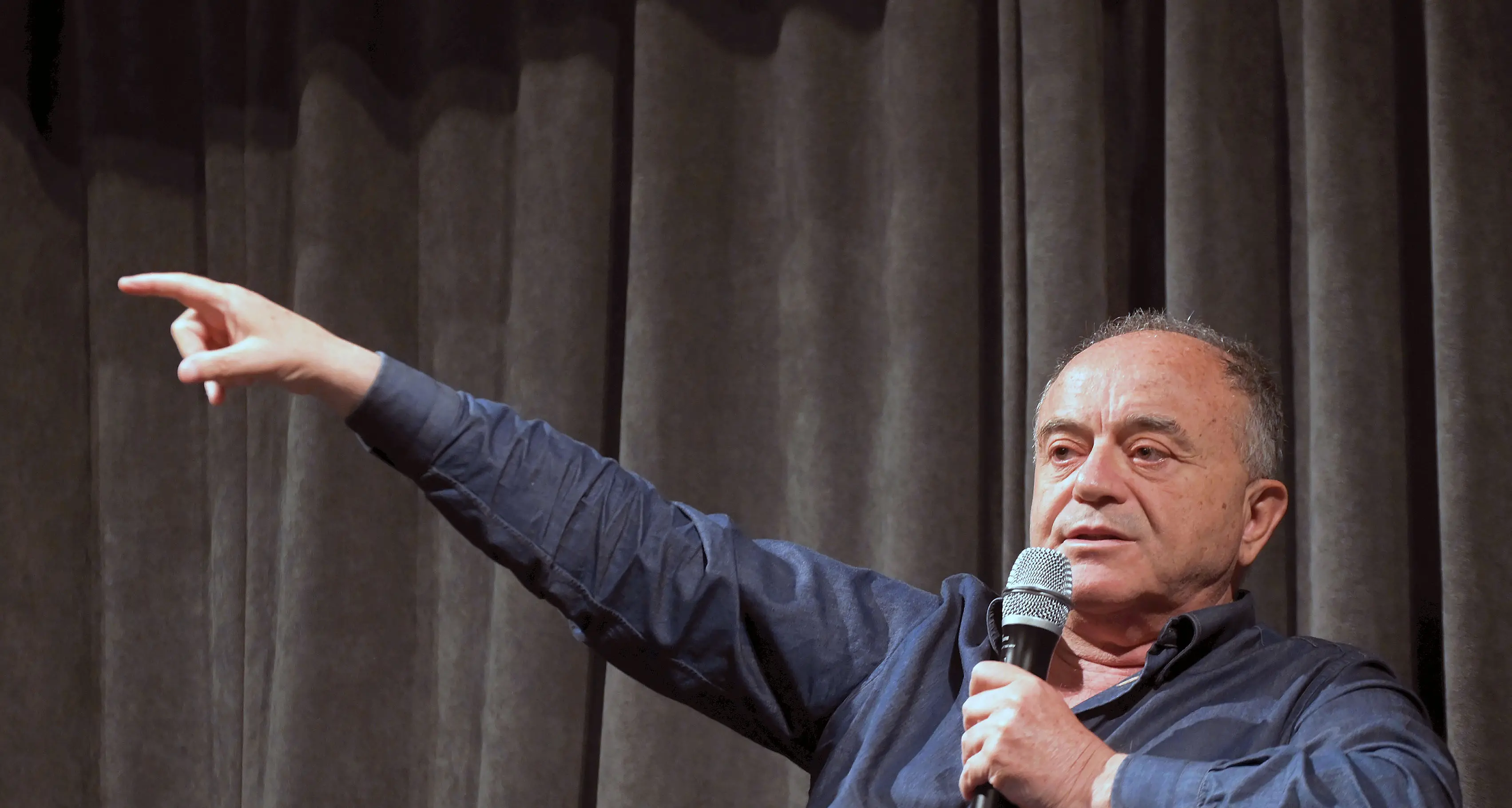 Gratteri: «Le mafie usano l’intelligenza artificiale e Nordio risponde con i pedinamenti…»\n