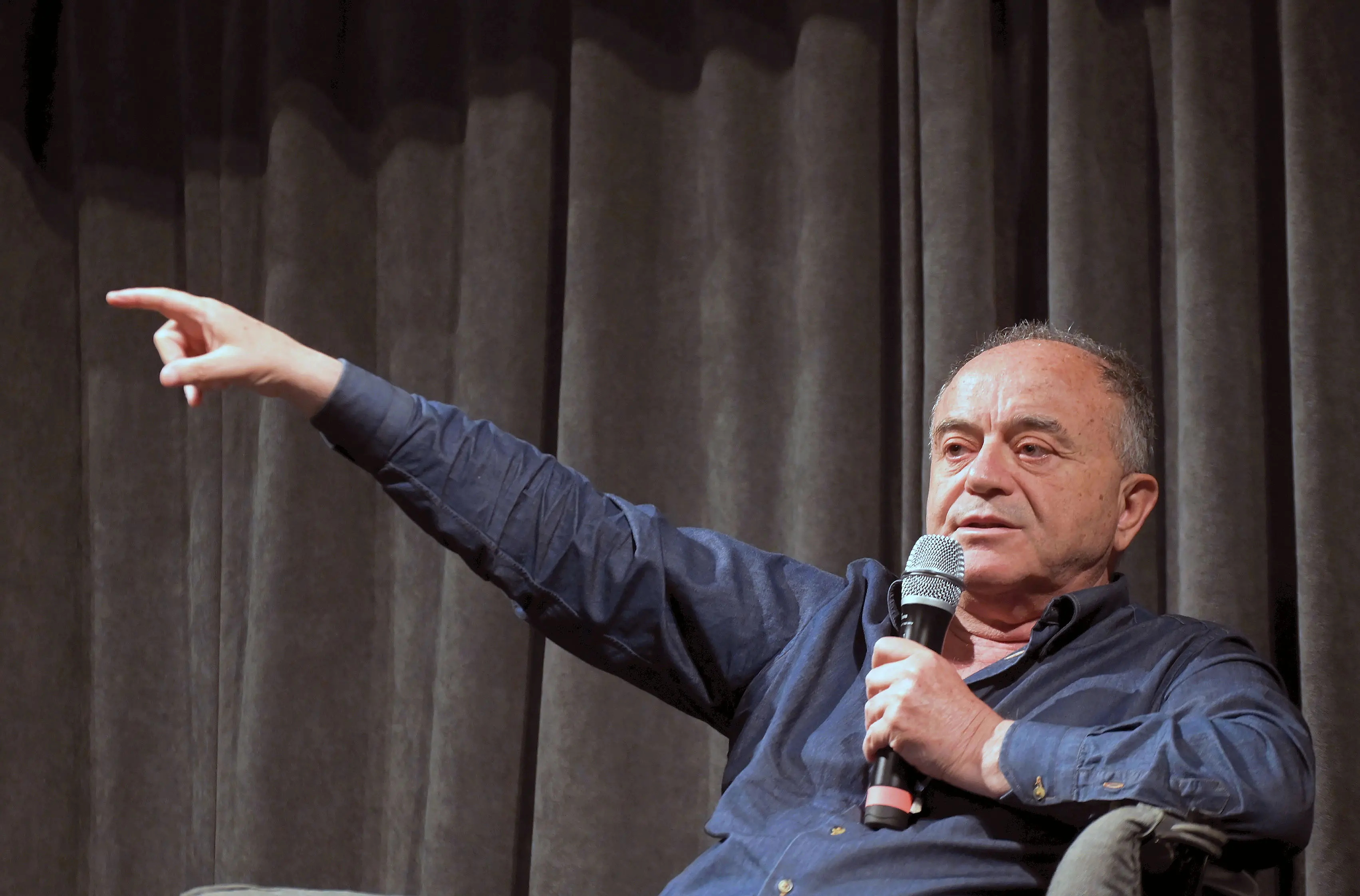 Gratteri: «Le mafie usano l’intelligenza artificiale e Nordio risponde con i pedinamenti…»\n