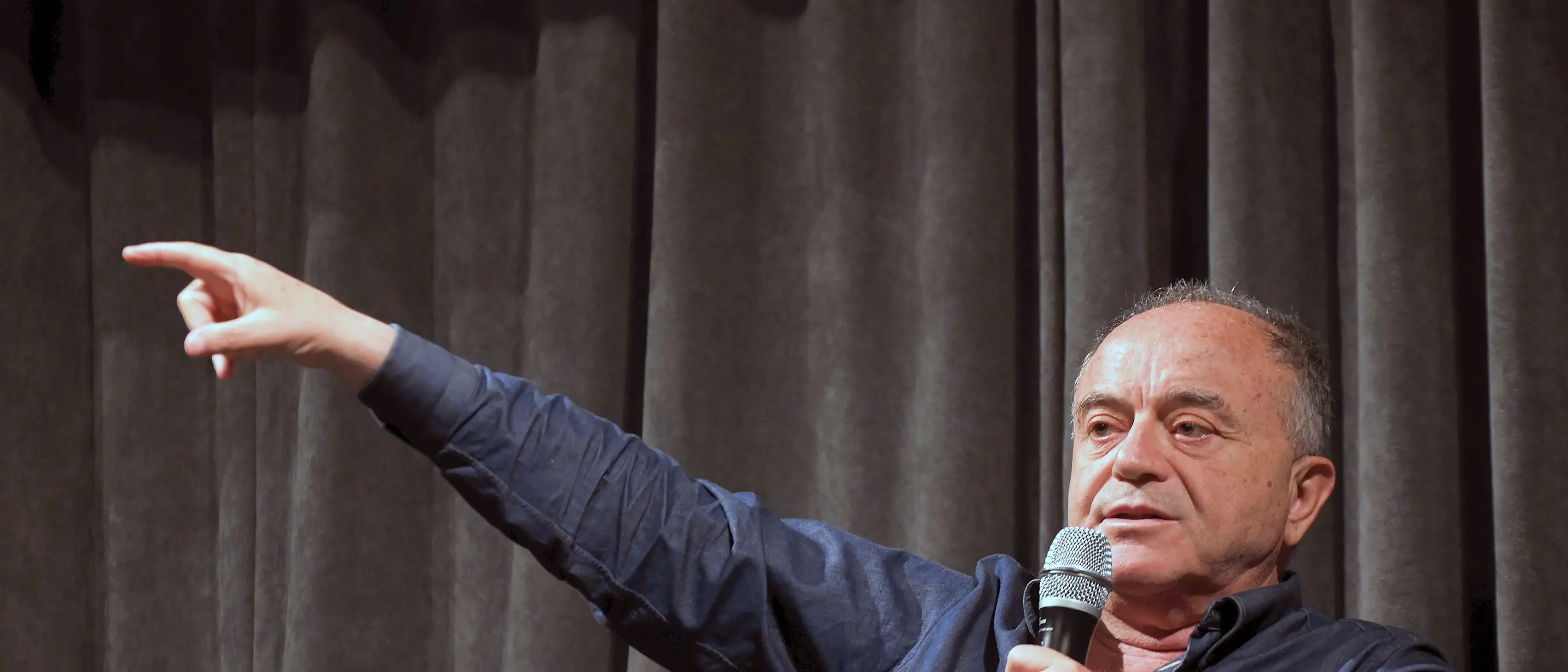 Gratteri: «Le mafie usano l’intelligenza artificiale e Nordio risponde con i pedinamenti…»\n