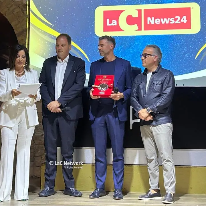 La Calabria celebra Andrea Barzagli, al campione del mondo 2006 il premio 3RLegends Award: «Bello essere qui»\n