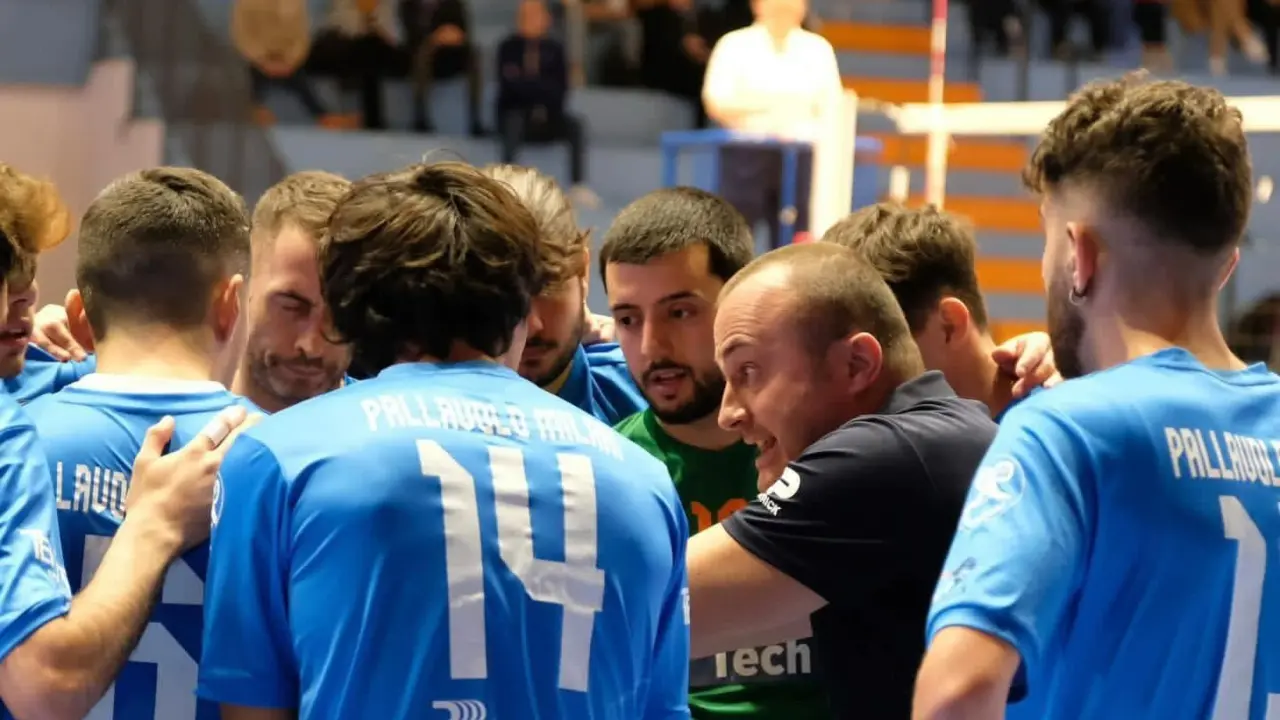 <p>Coach Aloe a rapporto con la squadra</p>\\n