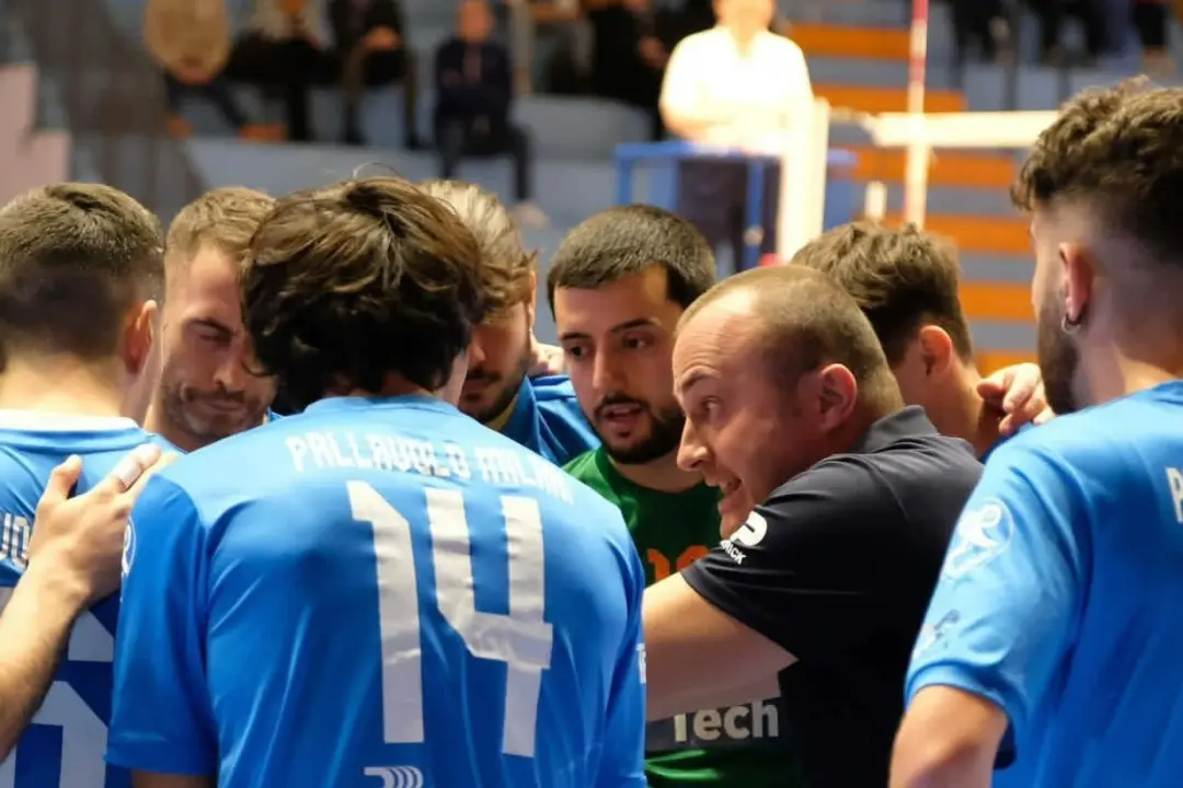 <p>Coach Aloe a rapporto con la squadra</p>\\n