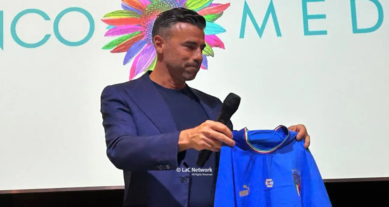 Andrea Barzagli da Cosenza carica l'Italia: «La Nazionale ha ritrovato spirito, può rilanciarsi partendo da stasera»\n