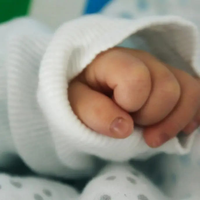Napoli, bimbo di 9 mesi con gravissime fratture: si indaga in ambito familiare, il compagno della madre è calabrese\n