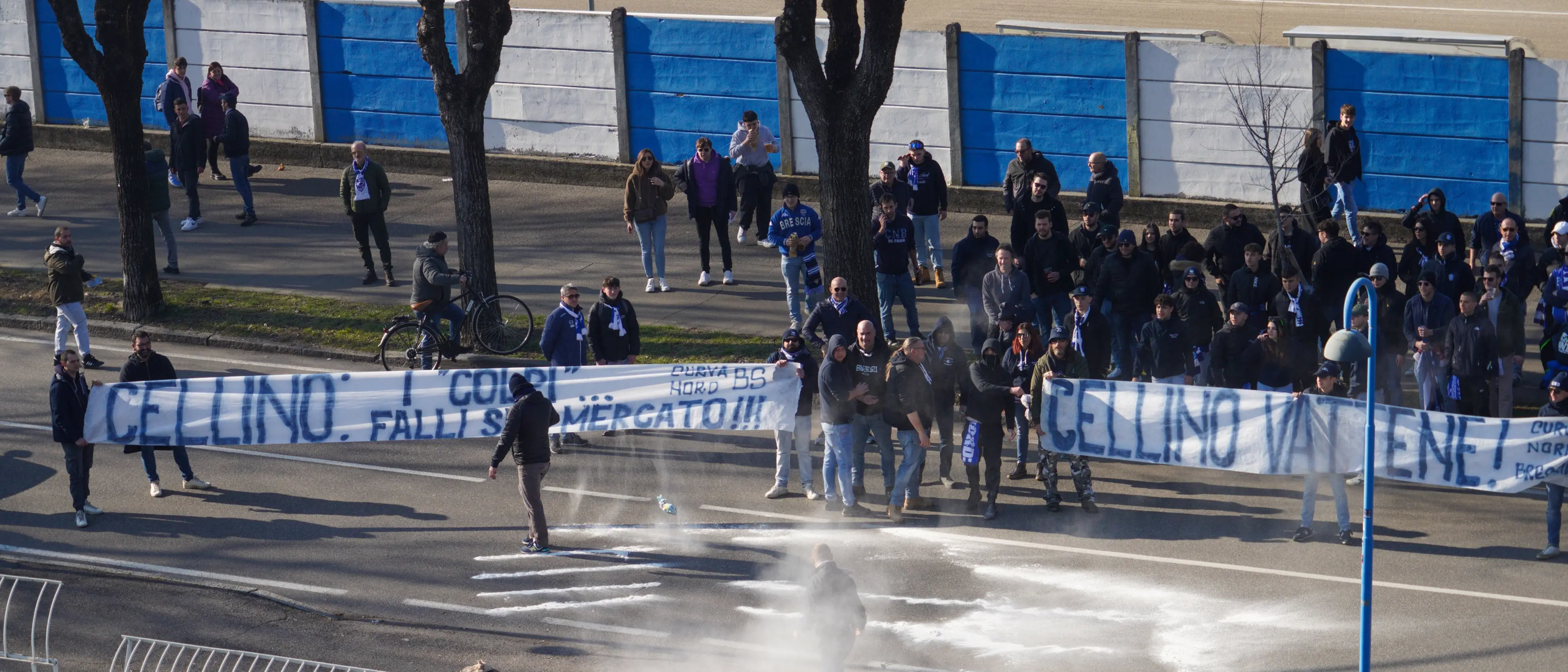Brescia Calcio, incubo fallimento sempre più realtà: Cellino non paga. Tifosi sotto la sede, clima tesissimo\n