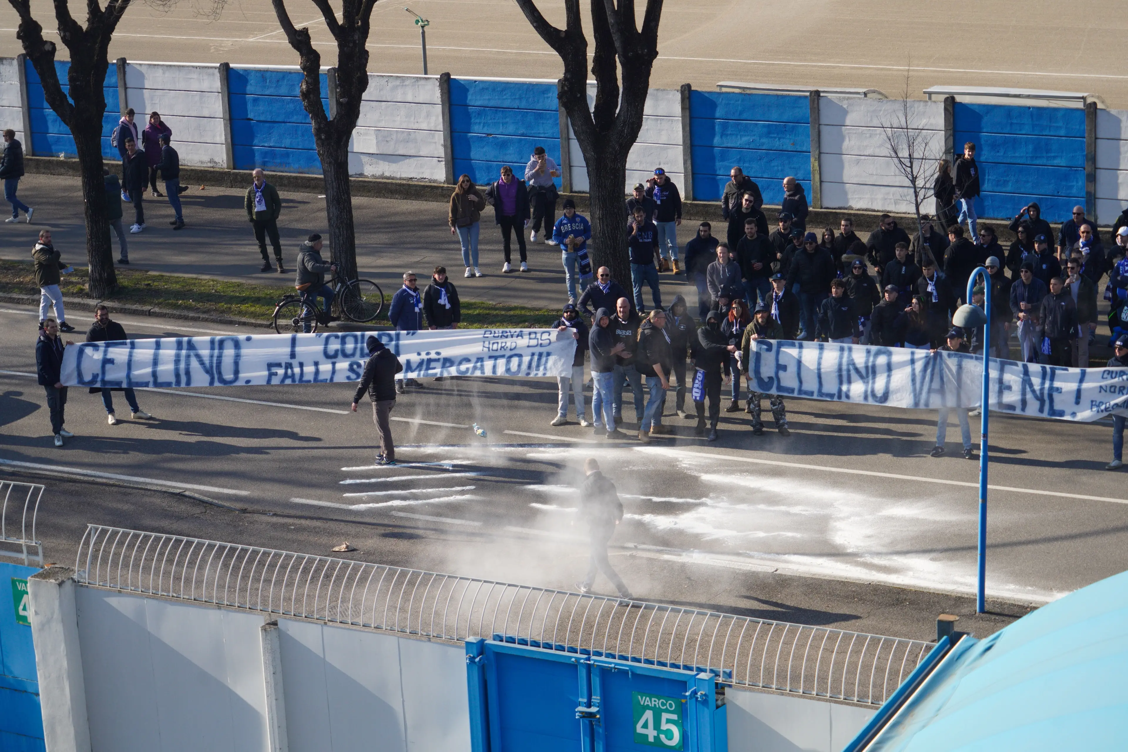 Protest of Brescia Calcio supporters towards the president Massimo Cellino during Brescia Calcio vs AS Cittadella, Italian soccer Serie B match in Brescia, Italy, February 03 2024