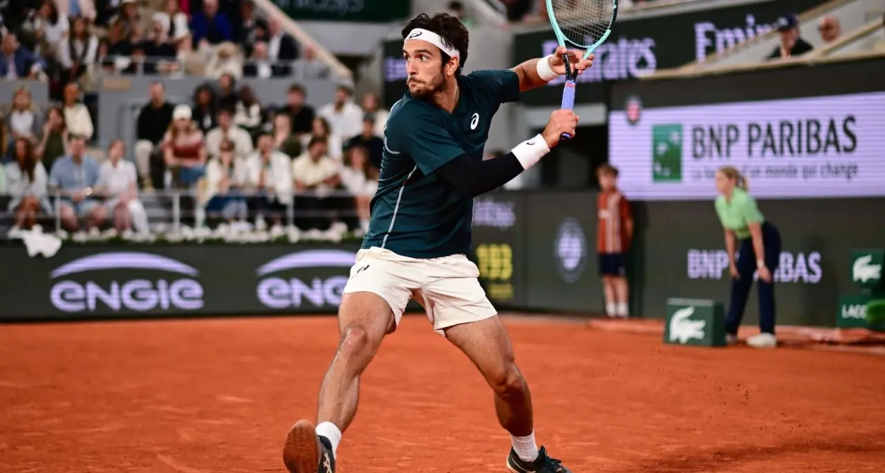Tennis, Musetti lotta ma si ritira: Alcaraz va in finale al Roland Garros\n