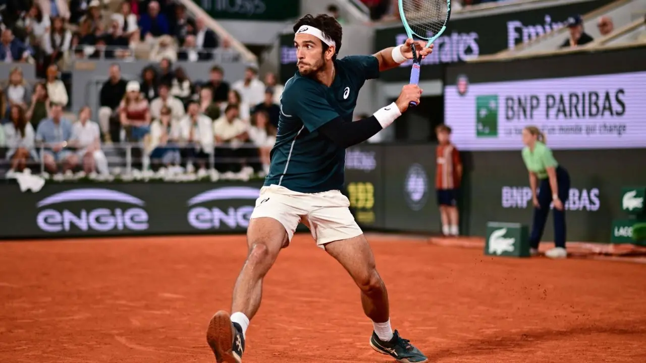 Tennis, Musetti lotta ma si ritira: Alcaraz va in finale al Roland Garros\n
