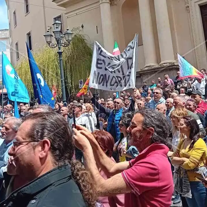 Tirocinanti, una delegazione di 100 sindaci del Cosentino da Occhiuto per discutere della stabilizzazione\n