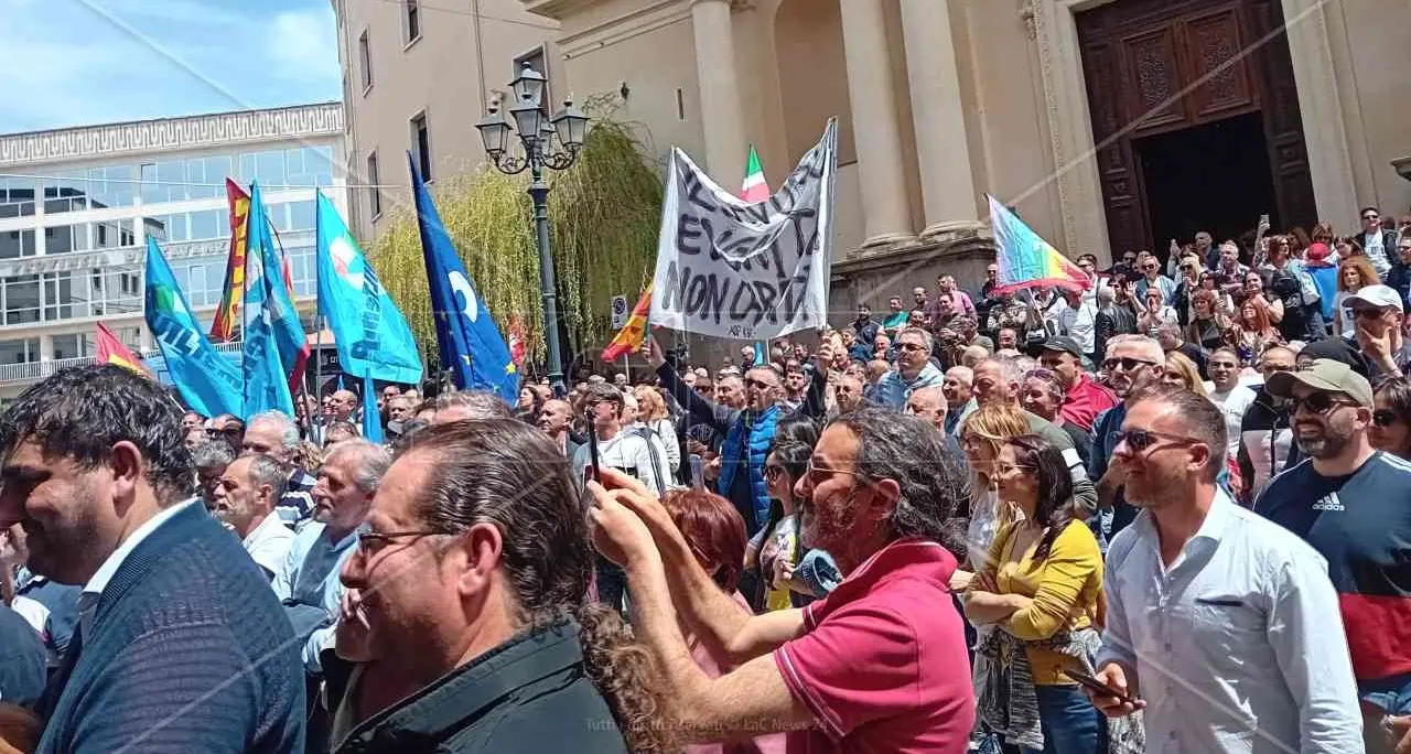 Tirocinanti, una delegazione di 100 sindaci del Cosentino da Occhiuto per discutere della stabilizzazione\n