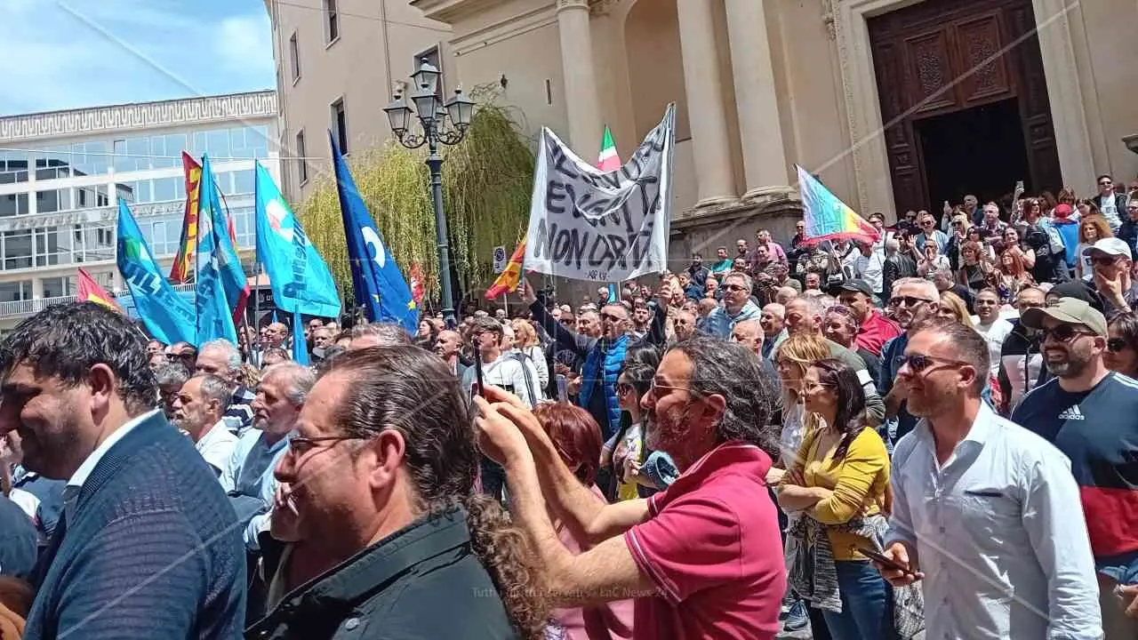 Tirocinanti, una delegazione di 100 sindaci del Cosentino da Occhiuto per discutere della stabilizzazione\n