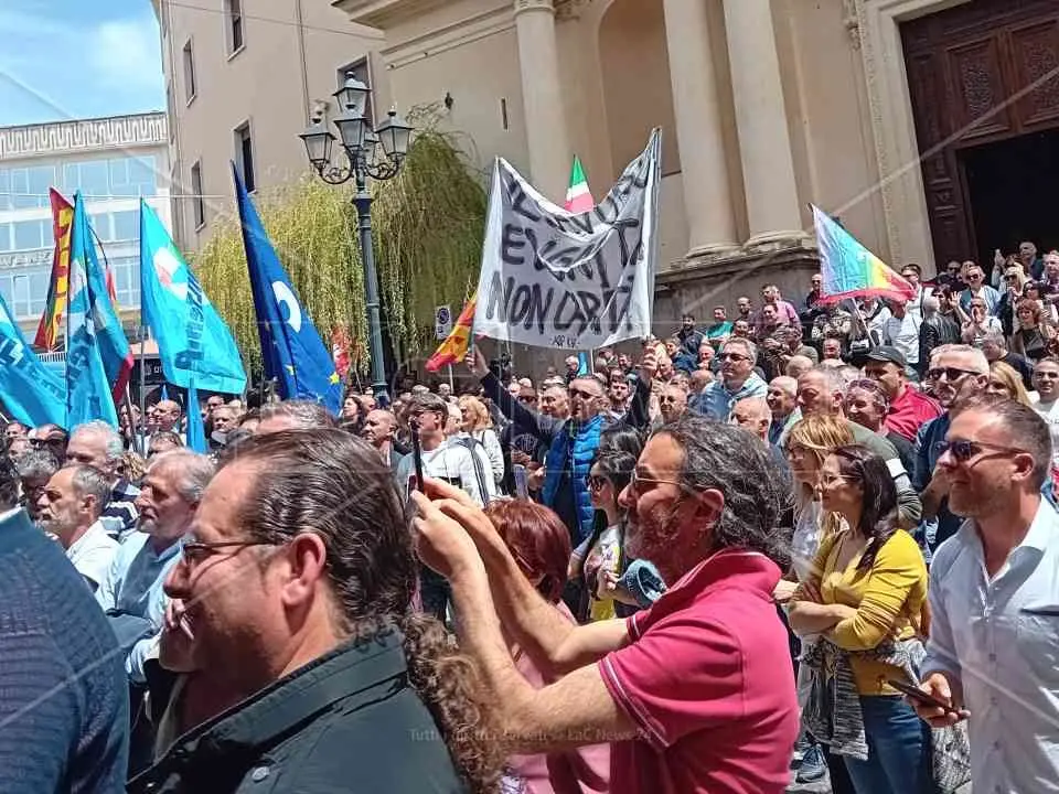 Tirocinanti, una delegazione di 100 sindaci del Cosentino da Occhiuto per discutere della stabilizzazione