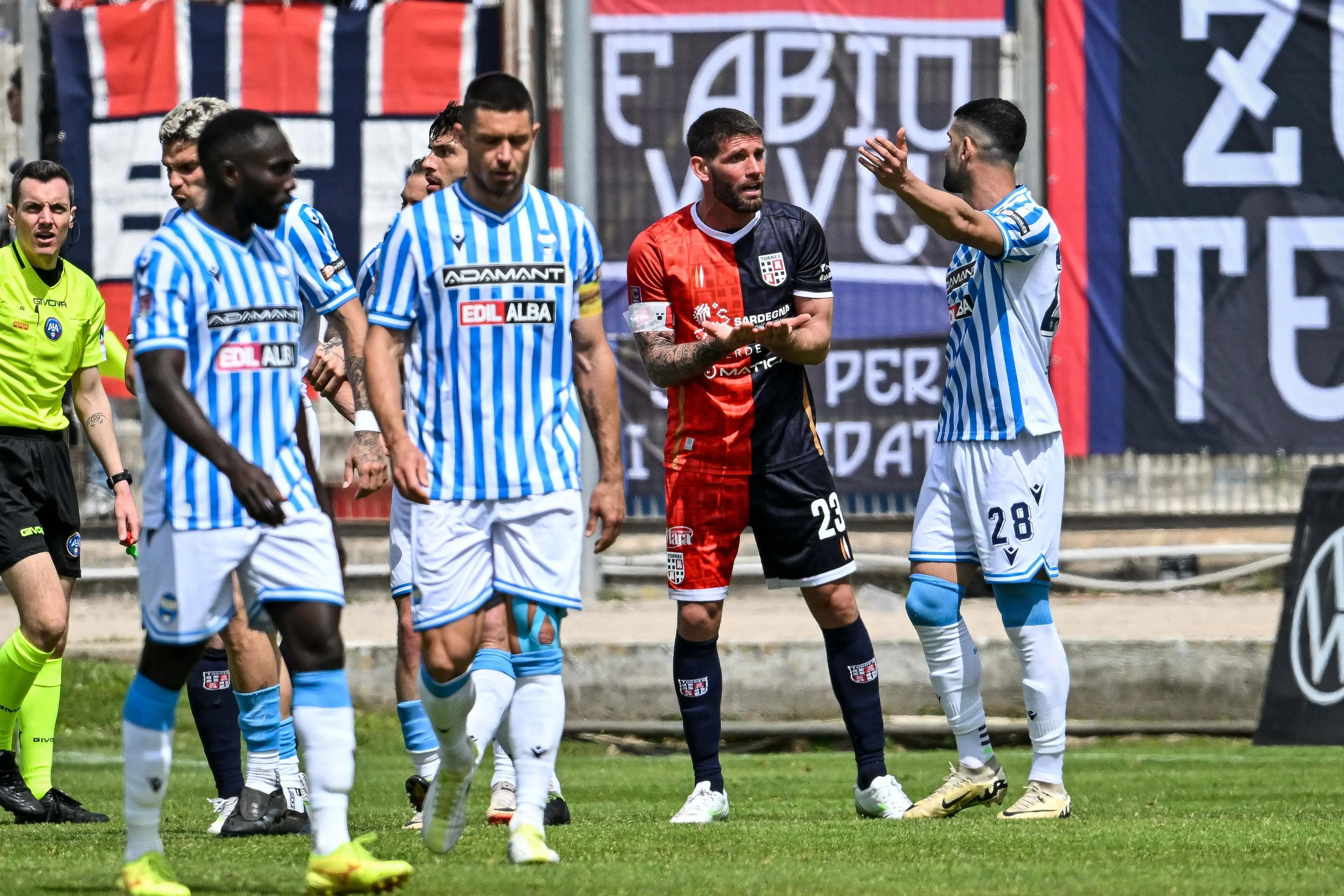 Nicolo Antonelli of Torres, Luca Calapai of SPAL during Torres vs Spal, Italian football Serie C match in Sassari, Italy, April 06 2025