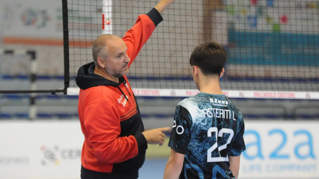 Pallavolo Crotone, coach Asteriti dà il suo giudizio: «Miglioreremo con le prime squadre, giovani al top»\n