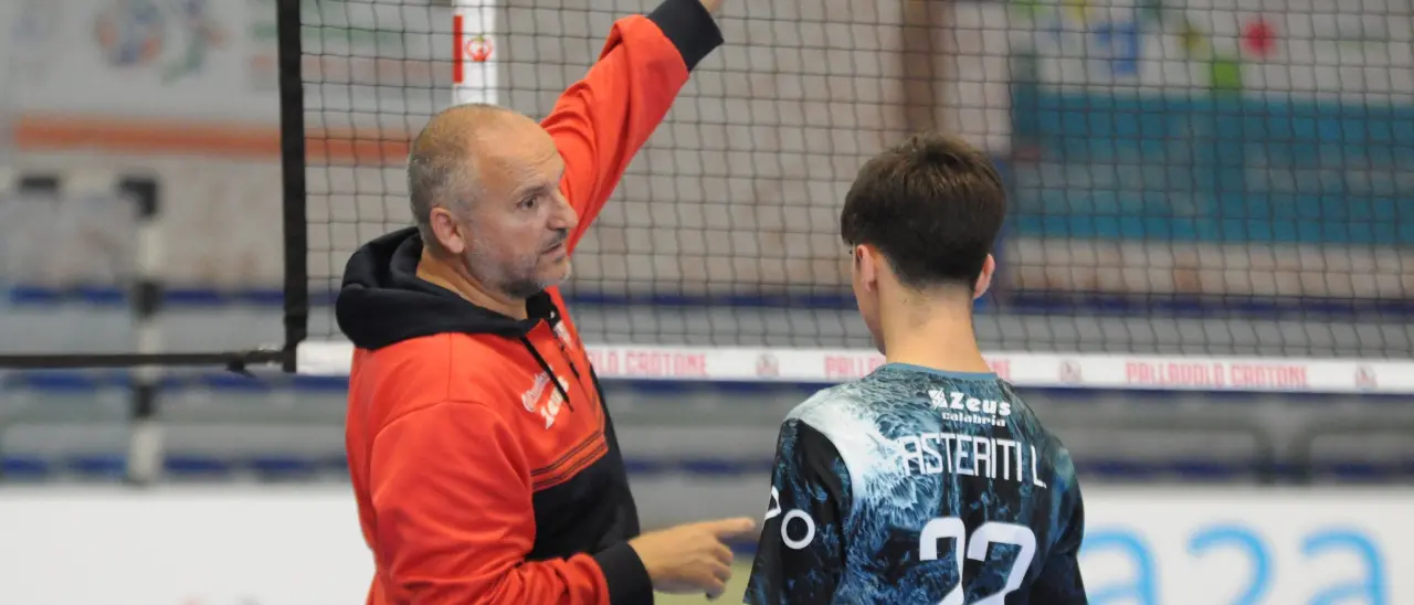 Pallavolo Crotone, coach Asteriti dà il suo giudizio: «Miglioreremo con le prime squadre, giovani al top»\n