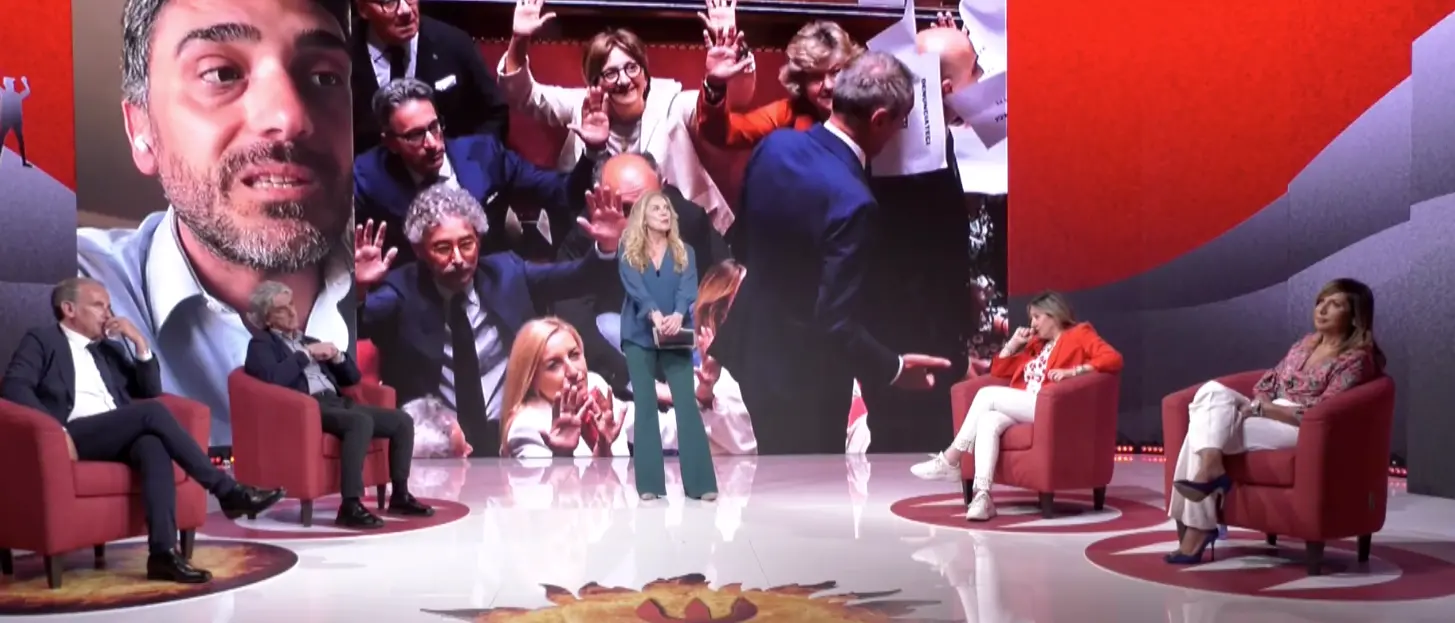 Perfidia \"sballottata\"... ma colpisce sempre: battute, verità scomode e uno scoop di Tucci su Lamezia\n