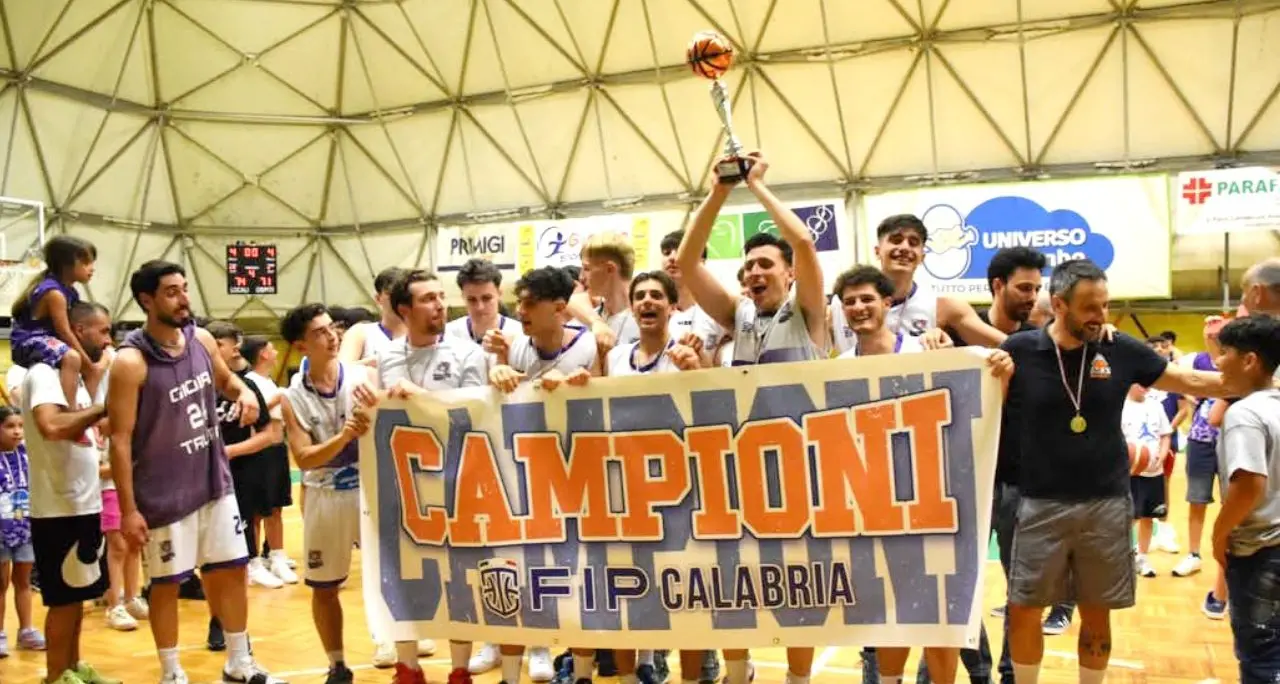Festa grande a Gioia Tauro, la Cestistica Gioiese conquista la Serie C: «I ragazzi sono stati meravigliosi»