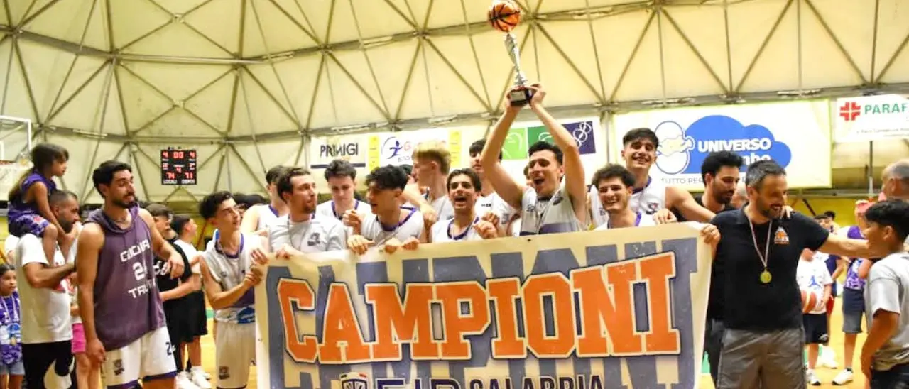 Festa grande a Gioia Tauro, la Cestistica Gioiese conquista la Serie C: «I ragazzi sono stati meravigliosi»