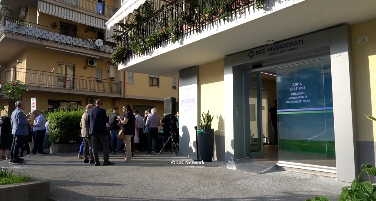 Diamante, inaugurata una mini filiale “self service” della Bcc Mediocrati: per i clienti\u00A0operazioni in autonomia h24