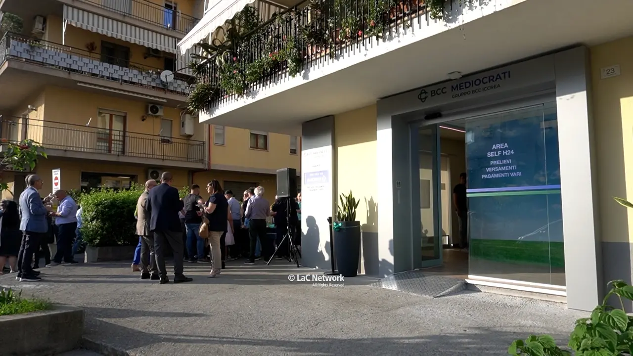 Diamante, inaugurata una mini filiale “self service” della Bcc Mediocrati: per i clienti\u00A0operazioni in autonomia h24
