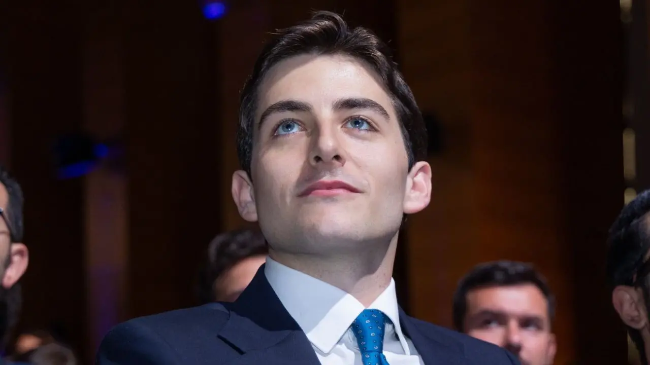 Simone Leoni e la barbarie verbale della nuova destra:\u00A0il segretario dei giovani di Forza Italia\u00A0simbolo\u00A0di un dibattito politico sempre più avvelenato