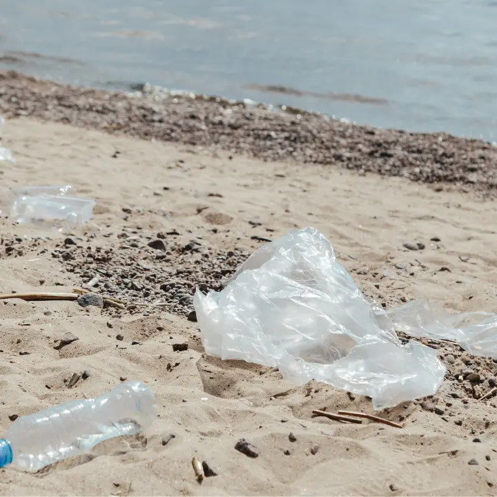 Un pianeta di plastica, l’Italia ne produce ogni anno oltre 2 milioni di tonnellate:\u00A0ora tocca alla politica fare sul serio\n