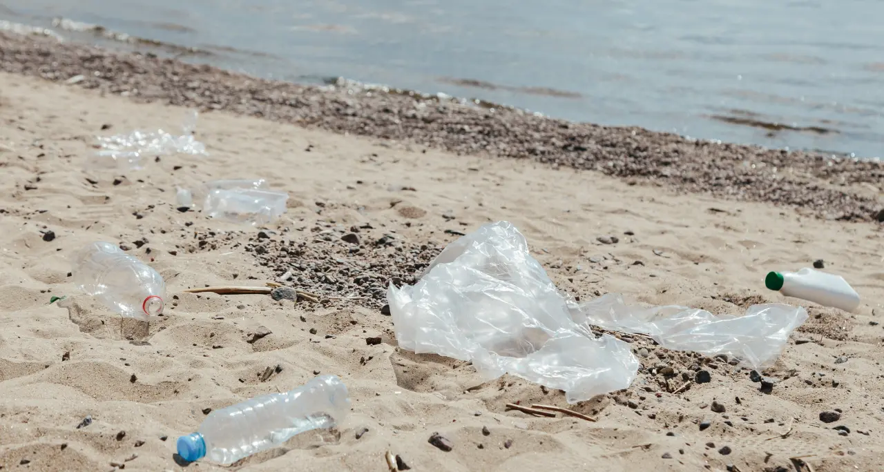 Un pianeta di plastica, l’Italia ne produce ogni anno oltre 2 milioni di tonnellate:\u00A0ora tocca alla politica fare sul serio\n