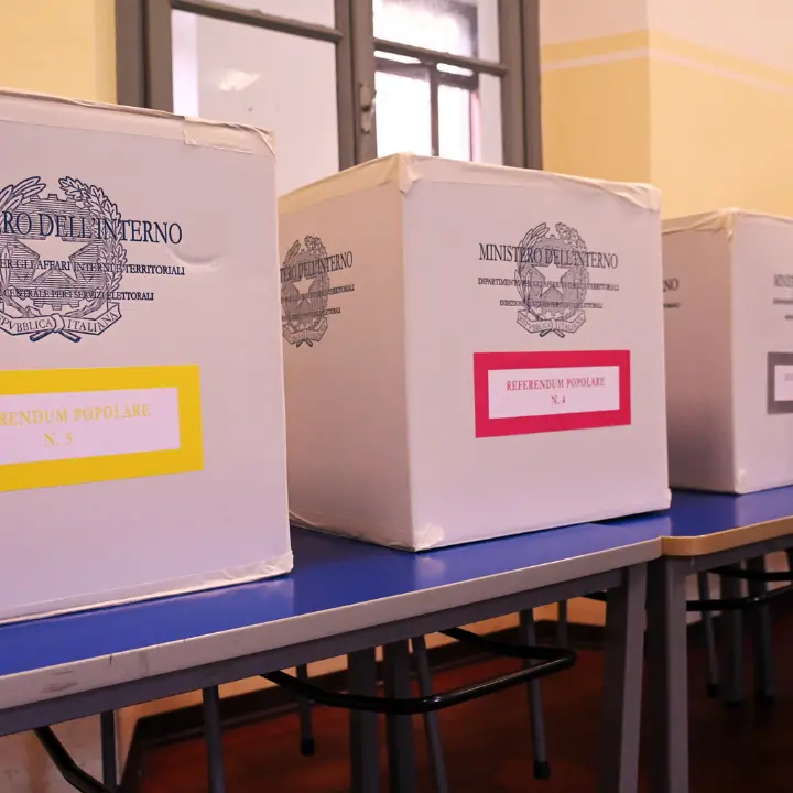 Referendum su lavoro e cittadinanza, seggi aperti:\u00A0tutto quello che c'è da sapere. A Lamezia è ballottaggio\n