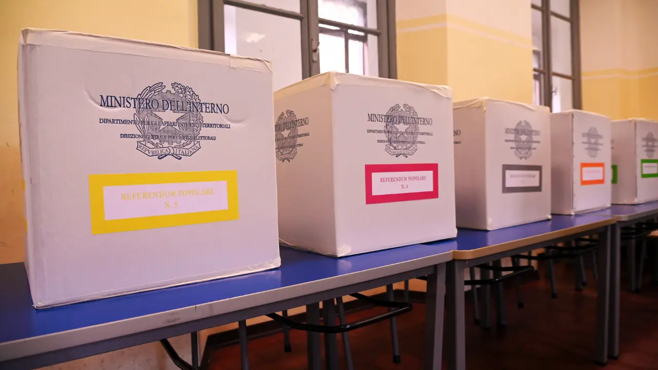 Referendum su lavoro e cittadinanza, seggi aperti:\u00A0tutto quello che c'è da sapere. A Lamezia è ballottaggio\n