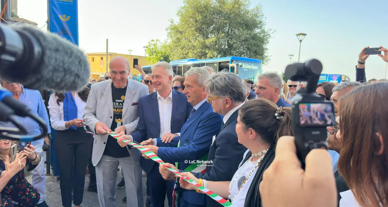 Il Merano WineFestival sbarca in Calabria, taglio del nastro a Cirò: l’evento fino al 9 giugno\n