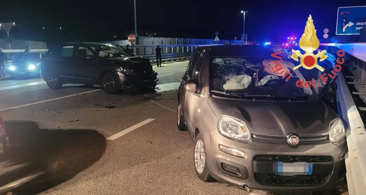 Tragico incidente\u00A0sulla Trasversale delle Serre, muore una donna: tre feriti, uno grave. Illesi due bambini\n