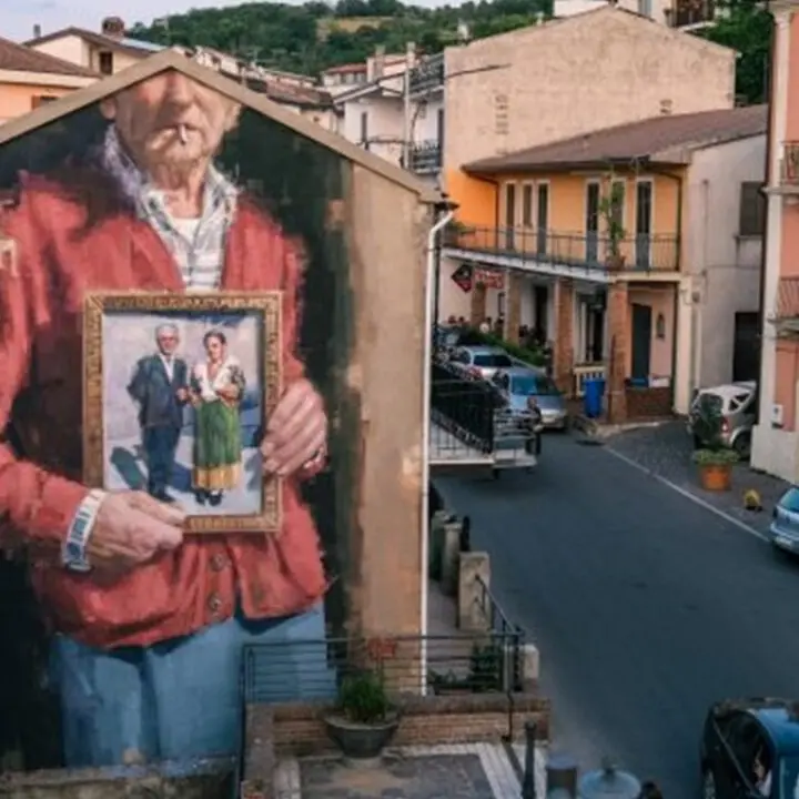 Gemellaggio tra Santa Sofia d’Epiro e Diamante: tra murales e storia, due comunità in festa\n