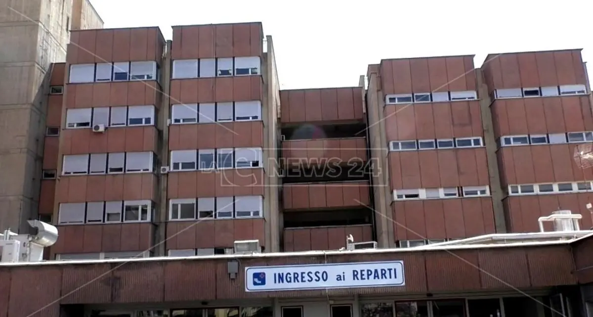 Reggio Calabria, ricoverata in ospedale una 48enne accoltellata all’addome\n