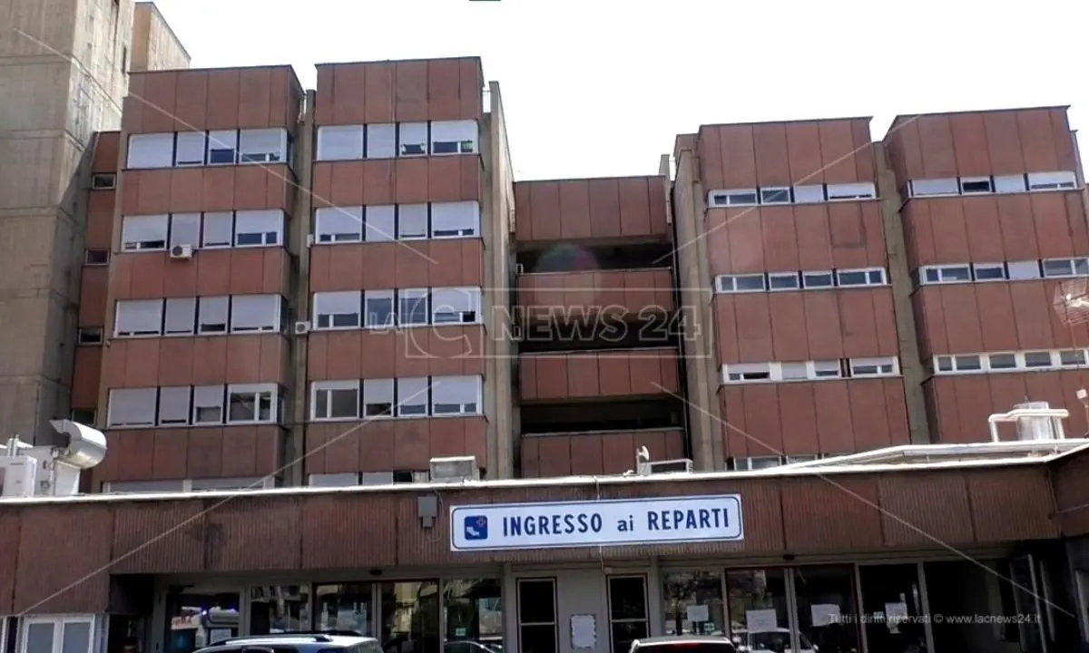 Reggio Calabria, ricoverata in ospedale una 48enne accoltellata all’addome\n