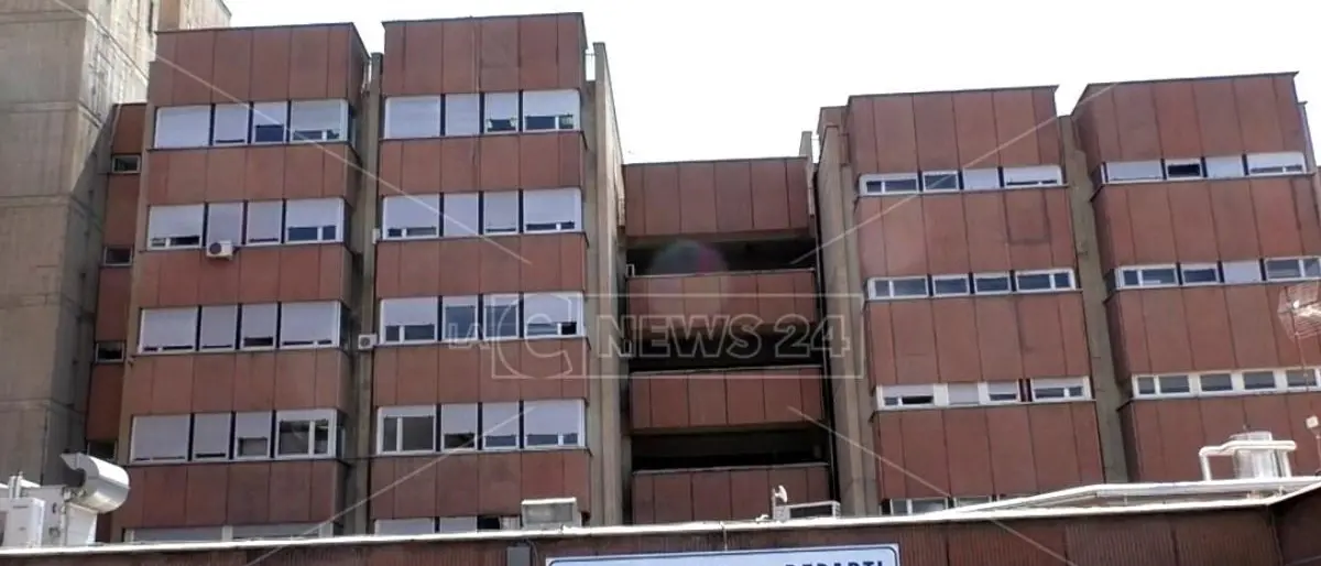 Reggio Calabria, ricoverata in ospedale una 48enne accoltellata all’addome\n