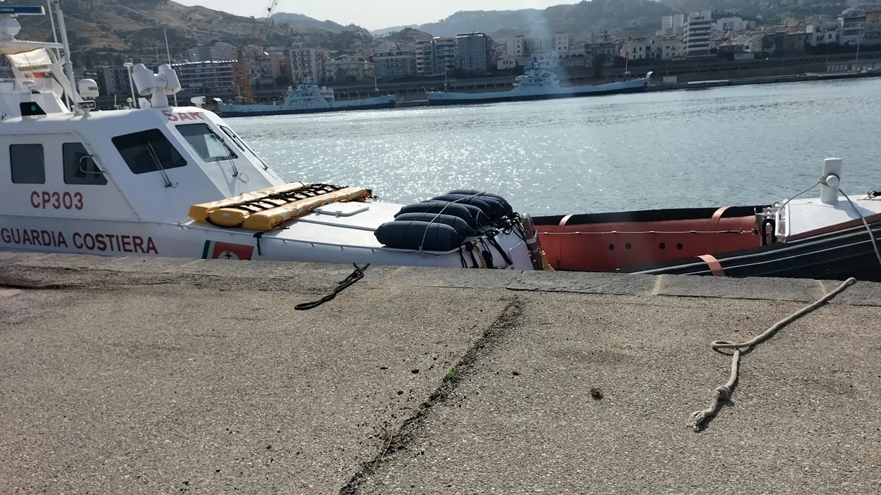 Migranti, nuovo sbarco a Reggio Calabria: 110 persone arrivate su motovedetta della Guardia Costiera