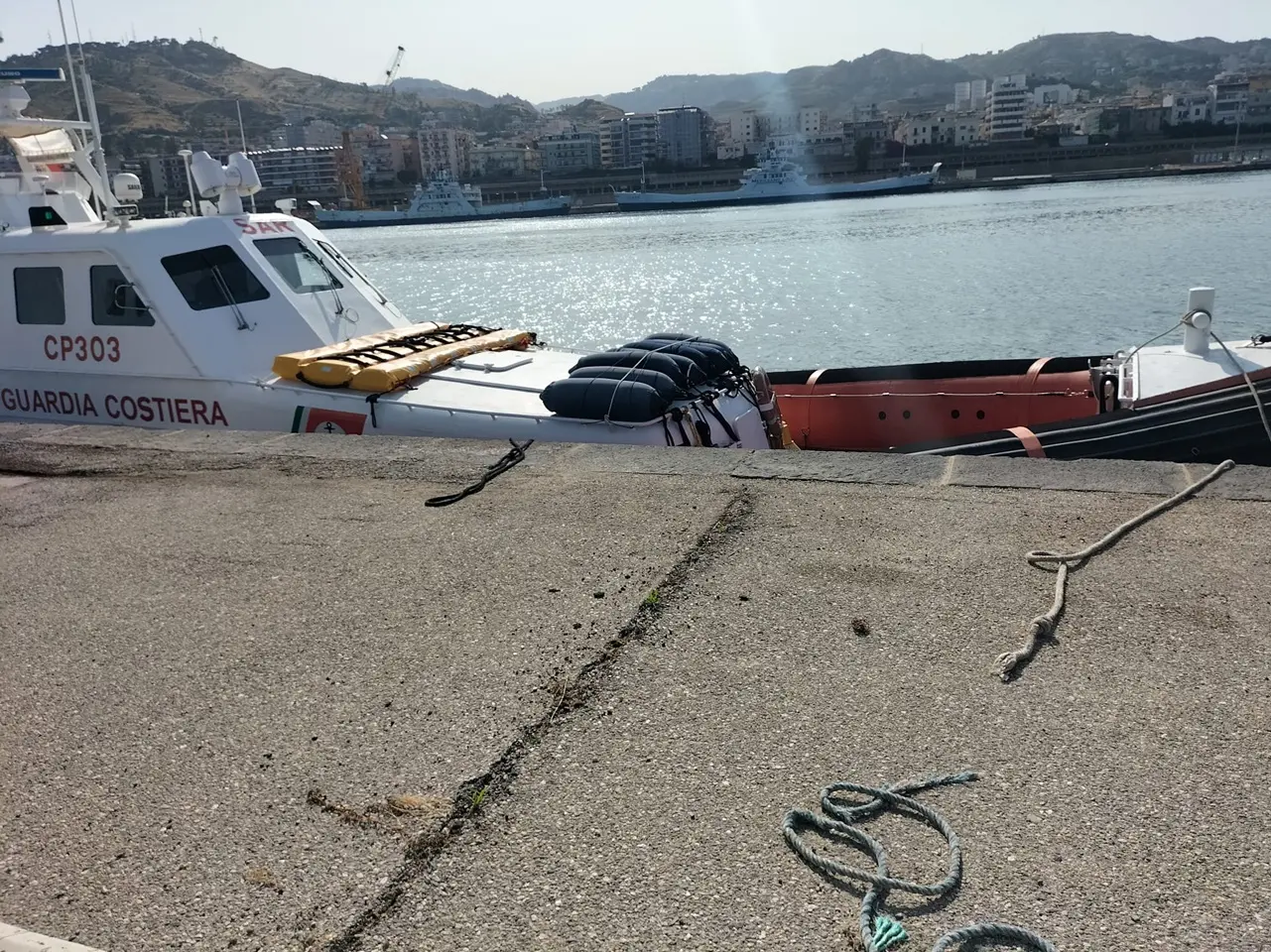 Migranti, nuovo sbarco a Reggio Calabria: 110 persone arrivate su motovedetta della Guardia Costiera