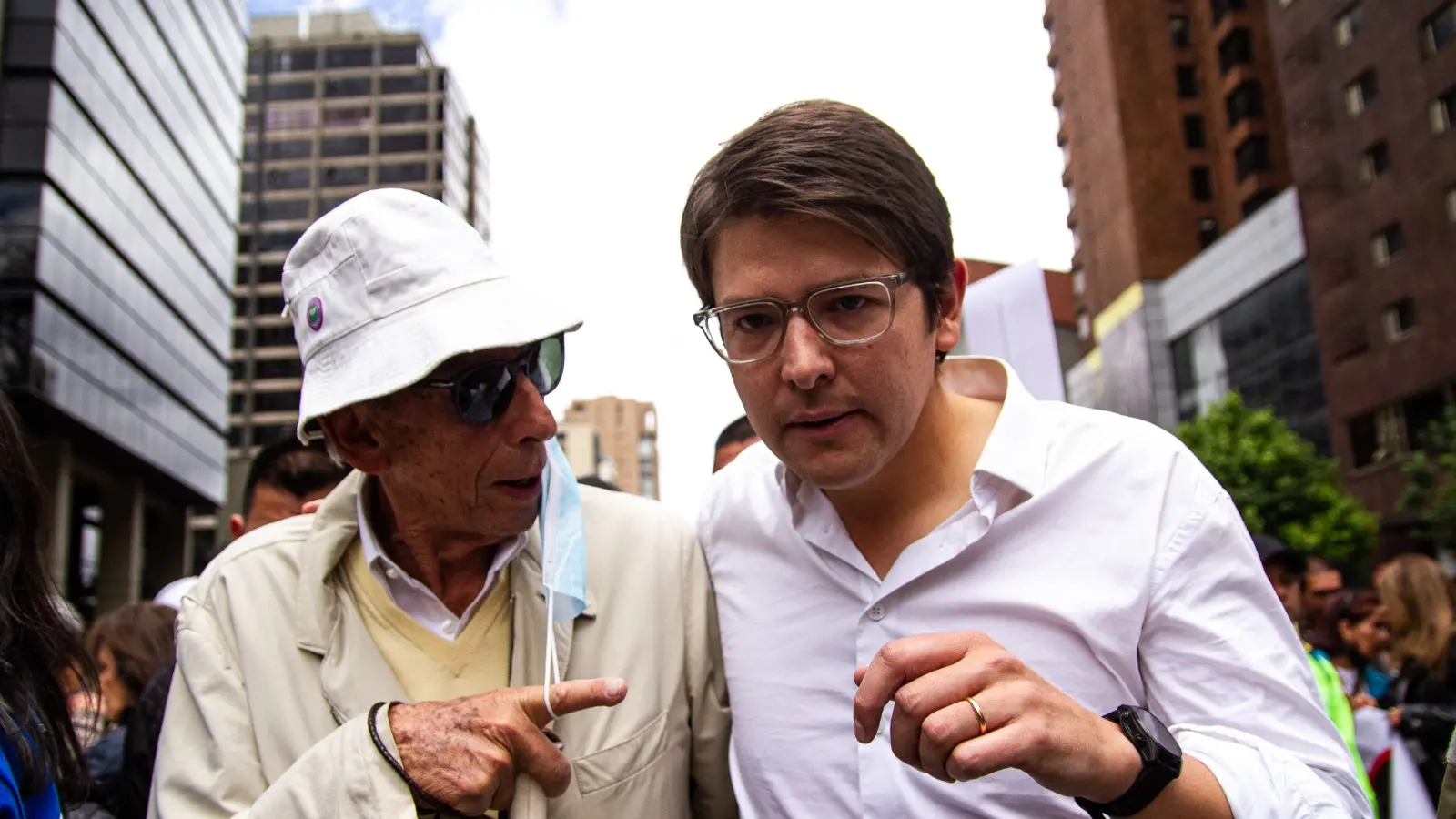 Colombia sotto shock: spari sul candidato a presidente Miguel Uribe a Bogotà\n