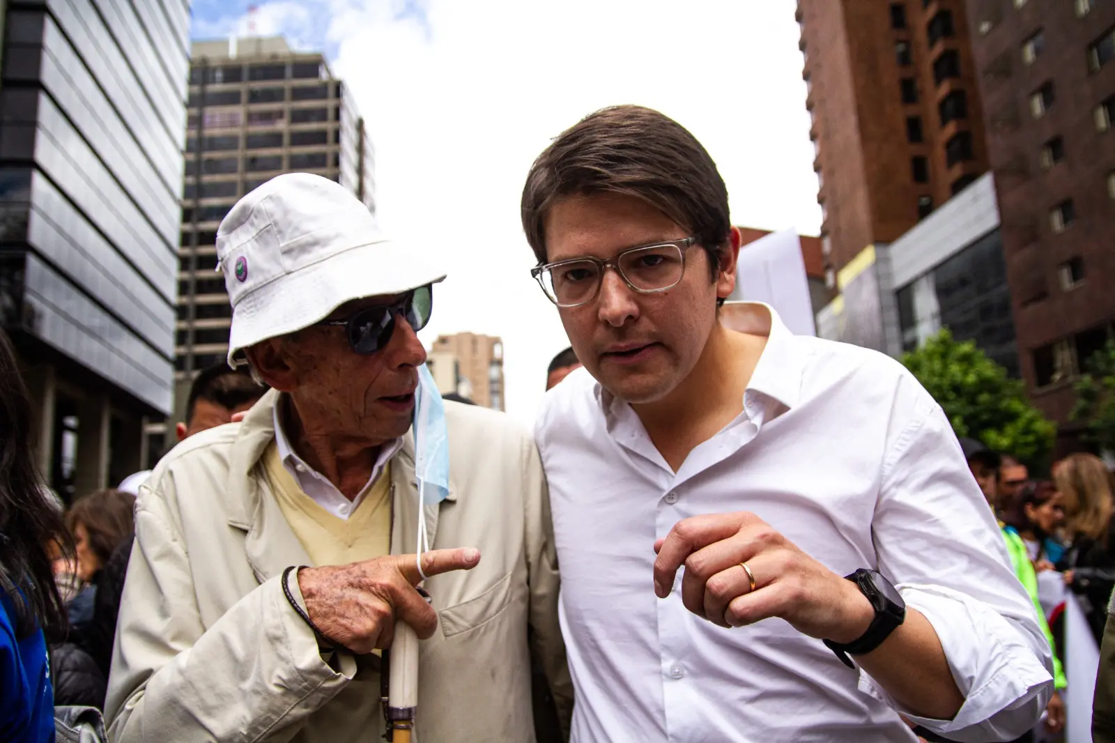 Colombia sotto shock: spari sul candidato a presidente Miguel Uribe a Bogotà\n