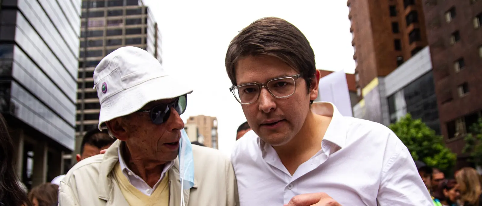 Colombia sotto shock: spari sul candidato a presidente Miguel Uribe a Bogotà\n