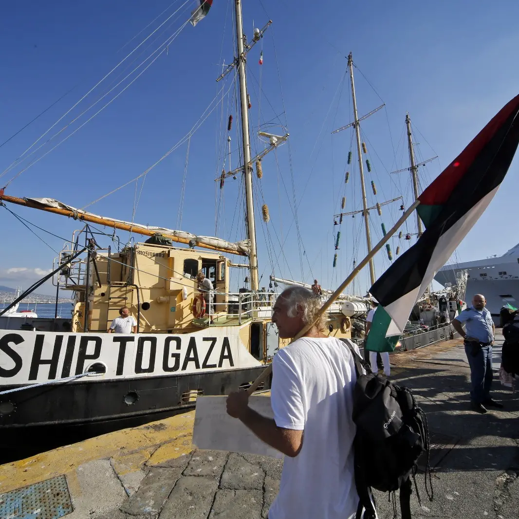 Freedom Flotilla, la nave con aiuti per Gaza\u00A0bloccata da Israele: «Mostrate a Greta Thunberg i video del 7 ottobre»