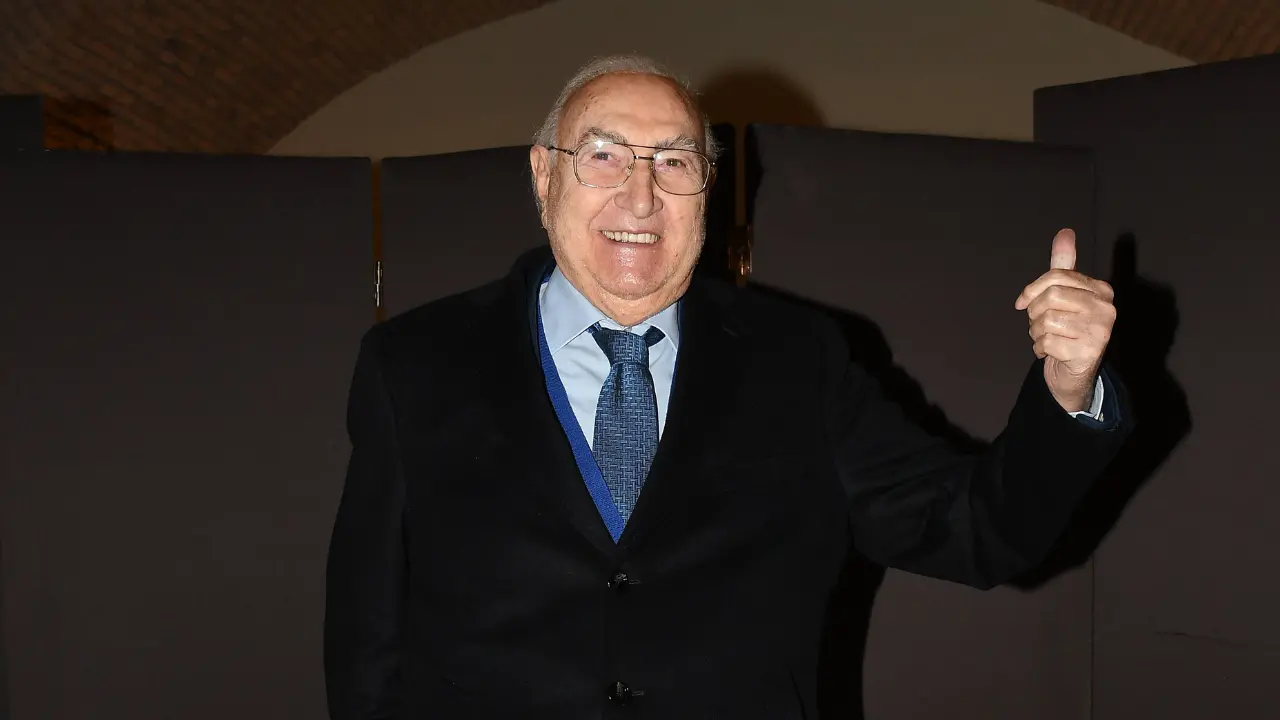 Addio a Pippo Baudo, il Maestro della televisione italiana: un ricordo personale da un backstage in Calabria\n
